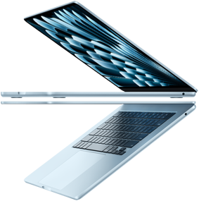 Dos laptops MacBook Air azul cielo abiertas y superpuestas que forman una flecha para mostrar su perfil delgado