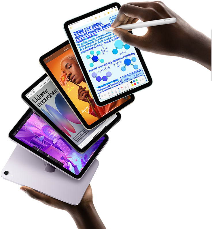 Las manos de un usuario sostienen cinco modelos de iPad mini formando un abanico. Un modelo muestra la cámara trasera y los otros cuatro muestran la parte frontal. Se usa un Apple Pencil Pro para tomar notas